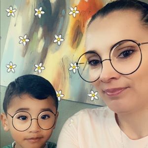 Meet your Posher, Claudia